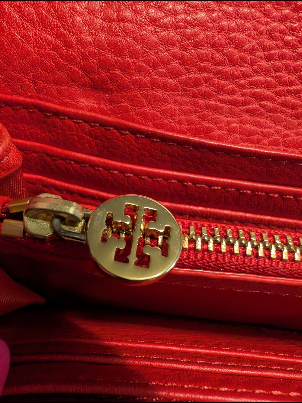 Tory Burch Perforated Logo Red Leather Wallet - Picture 3 of 5